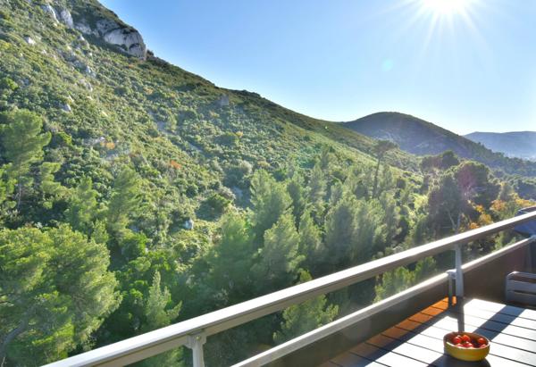 Marseille 10° : T3/T4 au calme, 79 m² sans vis-à-vis, vue exceptionnelle sur collines