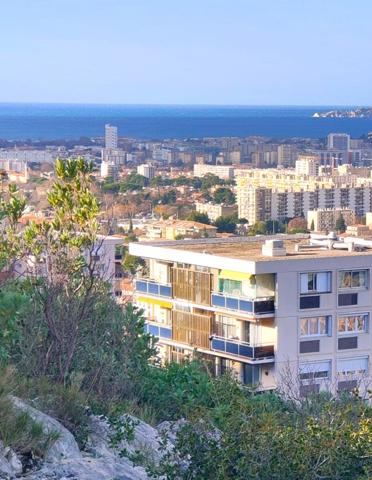 Marseille 10° : T3/T4 au calme, 79 m² sans vis-à-vis, vue exceptionnelle sur collines