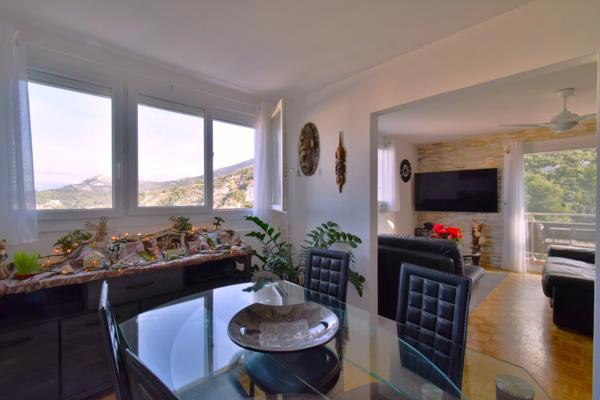 Marseille 10° : T3/T4 au calme, 79 m² sans vis-à-vis, vue exceptionnelle sur collines