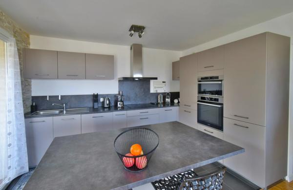 Marseille 10° : T3/T4 au calme, 79 m² sans vis-à-vis, vue exceptionnelle sur collines