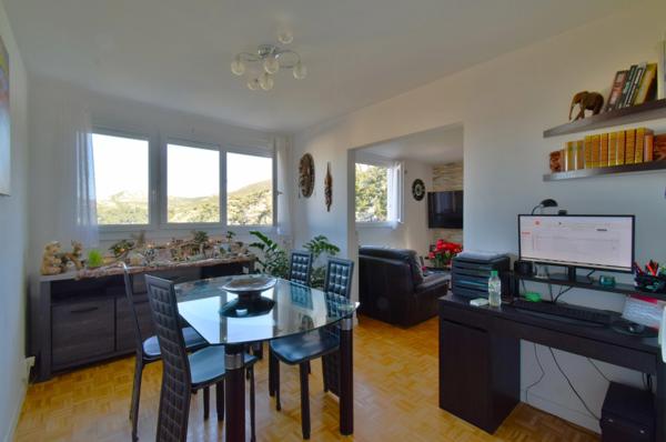 Marseille 10° : T3/T4 au calme, 79 m² sans vis-à-vis, vue exceptionnelle sur collines