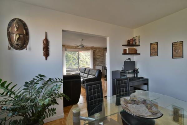 Marseille 10° : T3/T4 au calme, 79 m² sans vis-à-vis, vue exceptionnelle sur collines