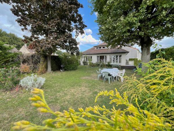 Saclay (91400) Maison individuelle avec du charme - Vie de plain pied possible - Val d'Albian - Espace de vie de 56m2 - 5 ch