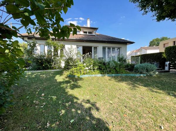 Saclay (91400) Maison individuelle avec du charme - Vie de plain pied possible - Val d'Albian - Espace de vie de 56m2 - 5 ch