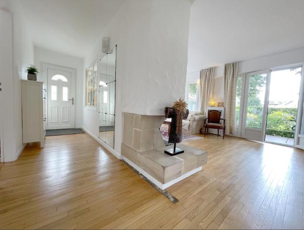 Saclay (91400) Maison individuelle avec du charme - Vie de plain pied possible - Val d'Albian - Espace de vie de 56m2 - 5 ch