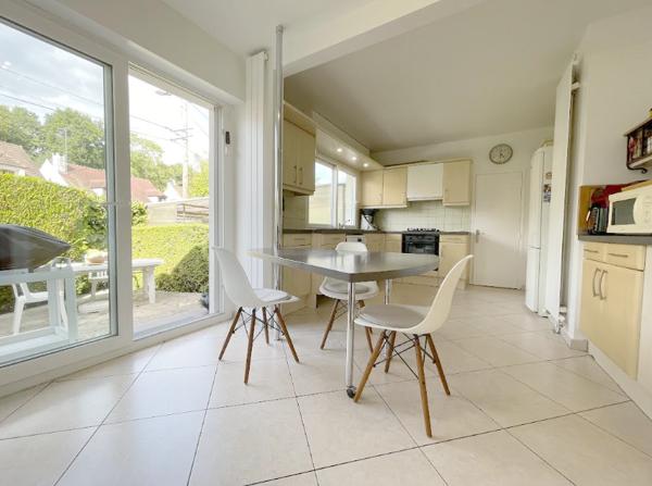 Saclay (91400) Maison individuelle avec du charme - Vie de plain pied possible - Val d'Albian - Espace de vie de 56m2 - 5 ch