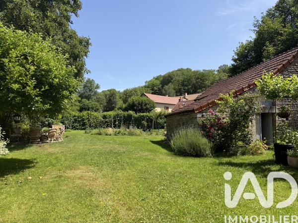 Maison à vendre 7 pièces 228 m² Saint-Sernin-du-Plain