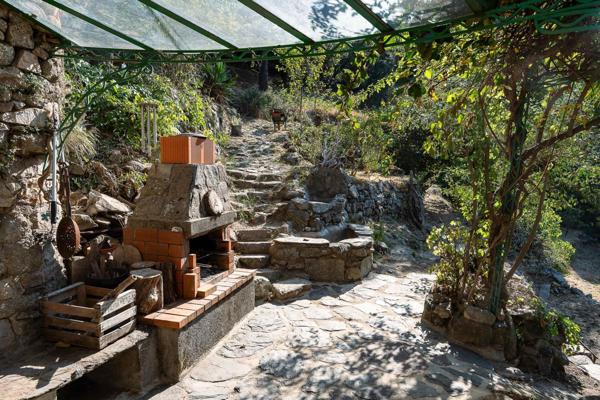 07140 : Maison pierre sur 12 ha avec vue exceptionelle