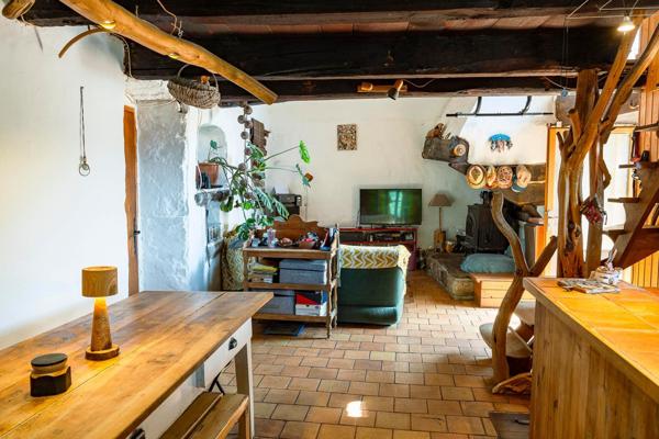 07140 : Maison pierre sur 12 ha avec vue exceptionelle