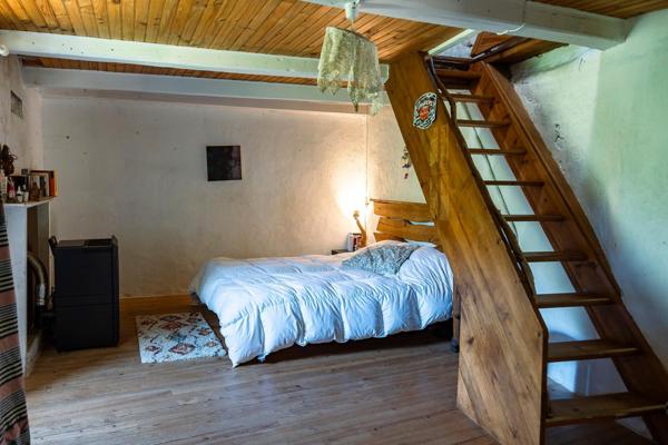 07140 : Maison pierre sur 12 ha avec vue exceptionelle