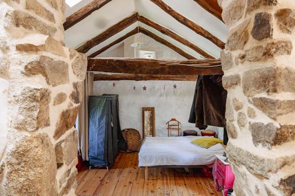 07140 : Maison pierre sur 12 ha avec vue exceptionelle