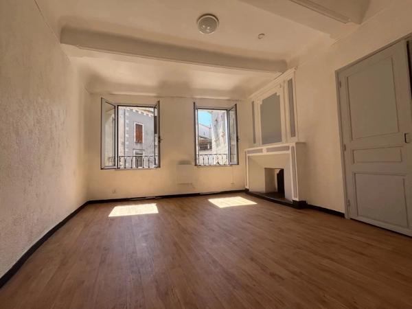 Vente                                                      Appartement
                        
                     1 pièces                      24 m2                     à Lodève
