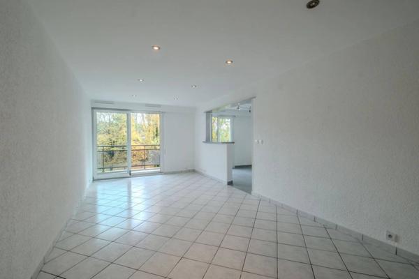 T4 Traversant avec balcon, ascenseur et parking