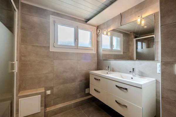 T4 Traversant avec balcon, ascenseur et parking