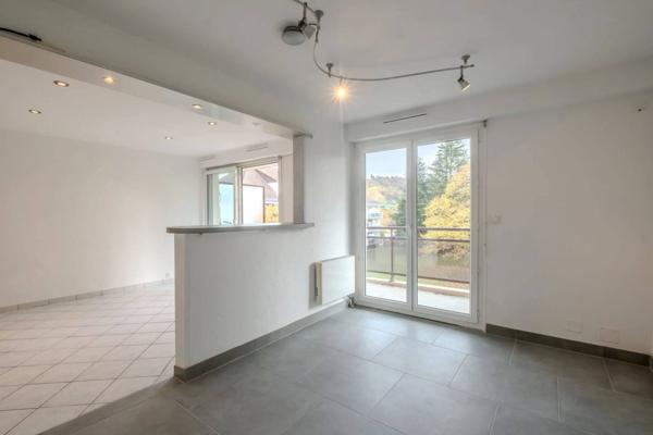 T4 Traversant avec balcon, ascenseur et parking