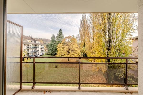 T4 Traversant avec balcon, ascenseur et parking