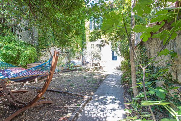 Entre Art nouveau et modernité, maison de caractère avec jardin arboré