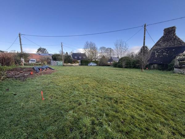 GUIDEL : Beau terrain constructible d'environ 645m²