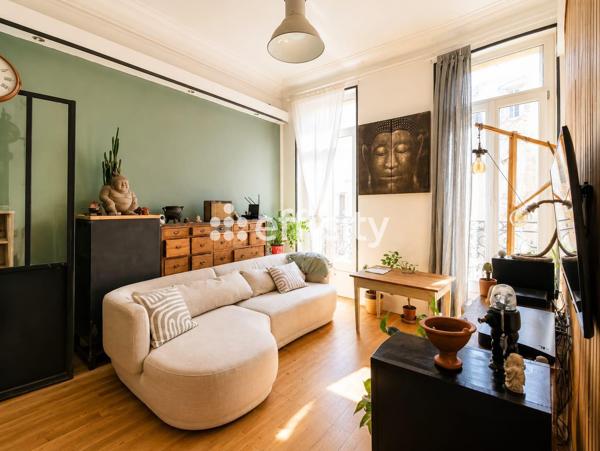 Appartement
         4 pièces
        - 80 m² 346 000 € *