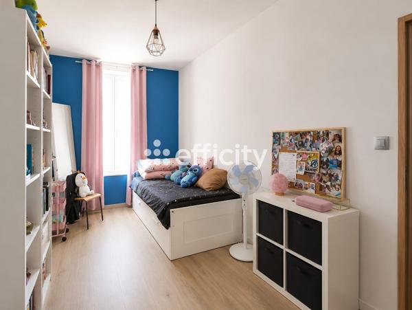 Appartement
         4 pièces
        - 80 m² 346 000 € *