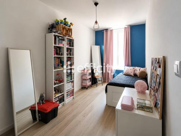Appartement
         4 pièces
        - 80 m² 346 000 € *