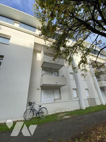 Appartement avec grand balcon au calme à Vendre à Bordeaux (33000) en Gironde (33)

Cet appar...