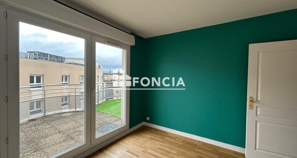 Location Appartement 5 pièces 100.78 m² - Clermont-ferrand 63000