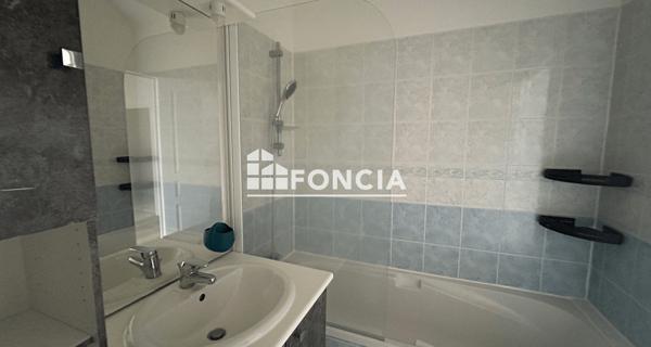 Location Appartement 5 pièces 100.78 m² - Clermont-ferrand 63000