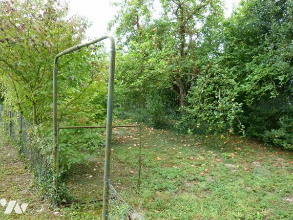 véranda, séjour, cuisine, 3 chambres, salle d'eau, WC, chauffage électrique, buanderie, atelier,