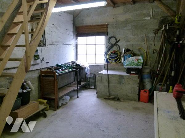 véranda, séjour, cuisine, 3 chambres, salle d'eau, WC, chauffage électrique, buanderie, atelier,