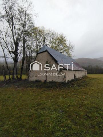 Grange foraine d'environ 100 m2 sur terrain 750m2