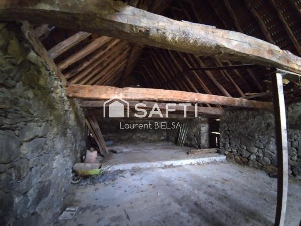 Grange foraine d'environ 100 m2 sur terrain 750m2