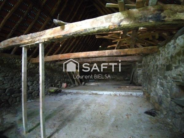 Grange foraine d'environ 100 m2 sur terrain 750m2