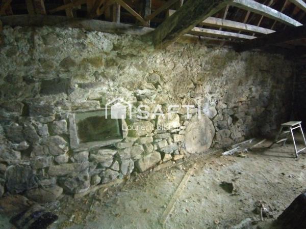 Grange foraine d'environ 100 m2 sur terrain 750m2