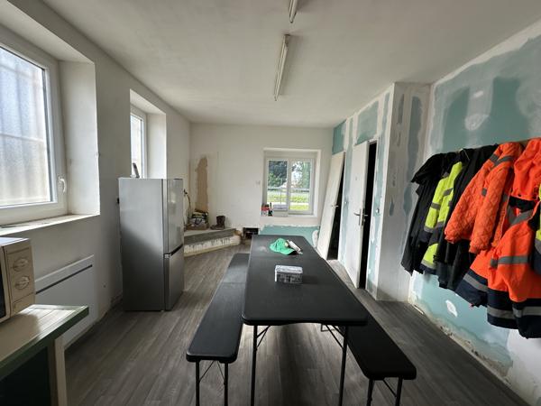 Ideal professionnel immeuble de 577m² sur 9731m² de terrain