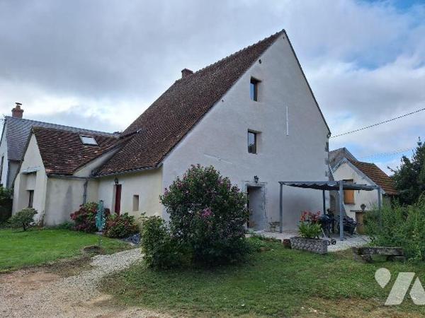 Maison à vendre à MENETOU-SALON (Cher), au calme dans un hameau, superbe maison ancienne mitoye...