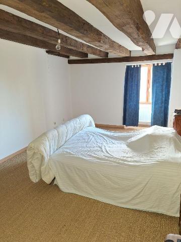 Maison à vendre à MENETOU-SALON (Cher), au calme dans un hameau, superbe maison ancienne mitoye...