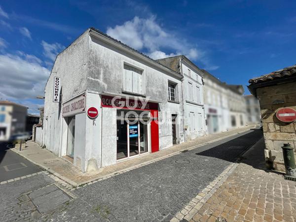 Opportunité unique à Cozes : Maison avec jardin et local commercial !