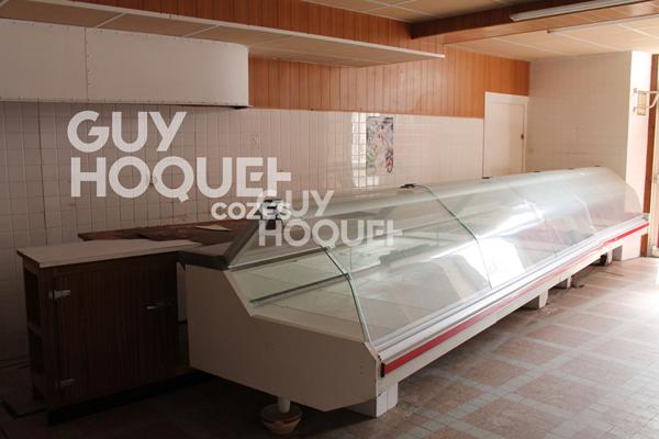 Opportunité unique à Cozes : Maison avec jardin et local commercial !