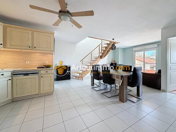 Vente                                                      Appartement
                        
                     5 pièces                      94 m2                     à Bourgoin-Jallieu