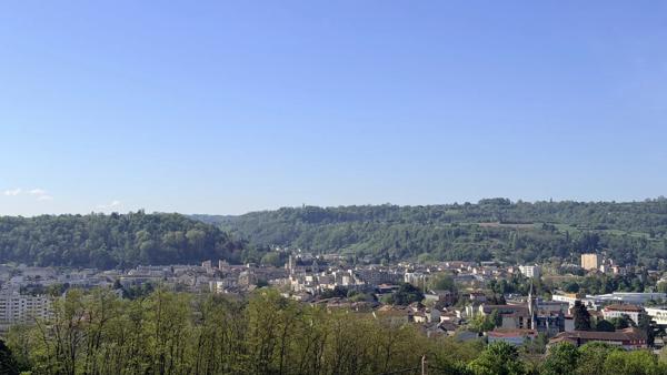 Vente                                                      Appartement
                        
                     5 pièces                      94 m2                     à Bourgoin-Jallieu