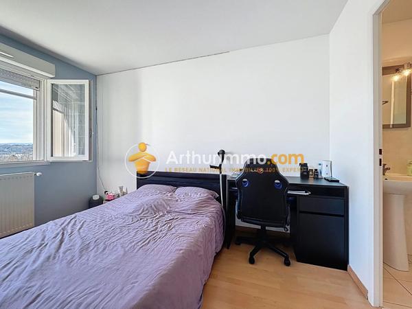 Vente                                                      Appartement
                        
                     5 pièces                      94 m2                     à Bourgoin-Jallieu