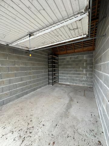 Box fermé de 19m² à louer aux Ponts-de-Cé