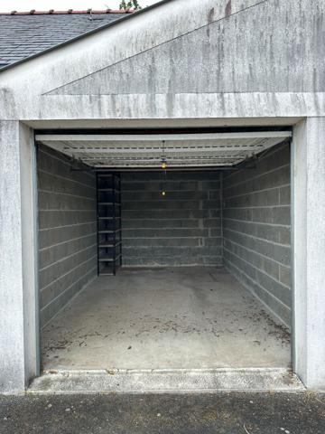 Box fermé de 19m² à louer aux Ponts-de-Cé