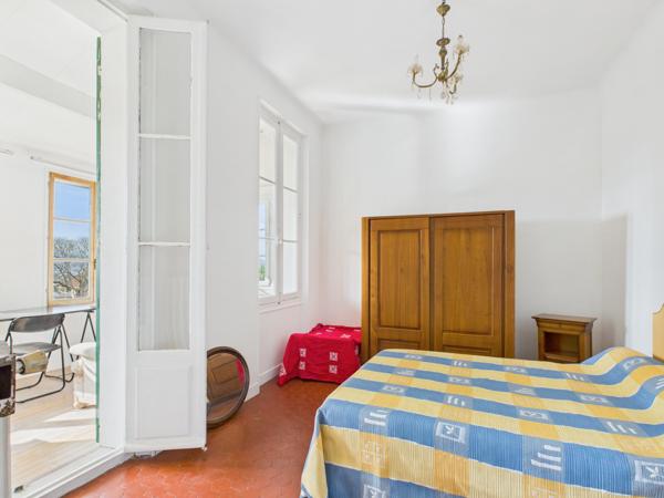 Toulon (83000) TOULON Siblas – Maison de caractère 219 m² – 4 chambres – terrain 799 m² – aperçu rade – garage