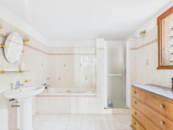 Toulon (83000) TOULON Siblas – Maison de caractère 219 m² – 4 chambres – terrain 799 m² – aperçu rade – garage