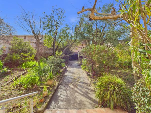 Toulon (83000) TOULON Siblas – Maison de caractère 219 m² – 4 chambres – terrain 799 m² – aperçu rade – garage