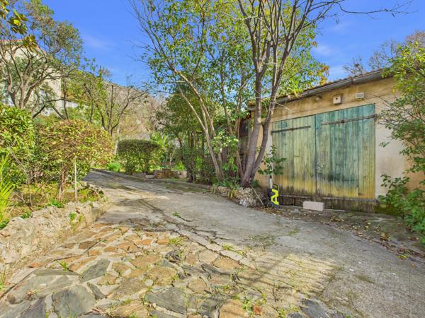 Toulon (83000) TOULON Siblas – Maison de caractère 219 m² – 4 chambres – terrain 799 m² – aperçu rade – garage