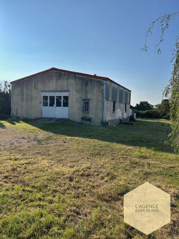 Jonquières (84150) TERRAIN CONSTRUCTIBLE AVEC ENTREPÔT EXISTANT DE 170 M2