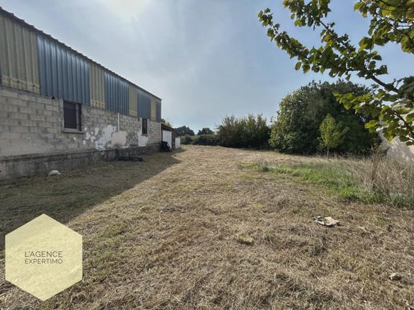Jonquières (84150) TERRAIN CONSTRUCTIBLE AVEC ENTREPÔT EXISTANT DE 170 M2